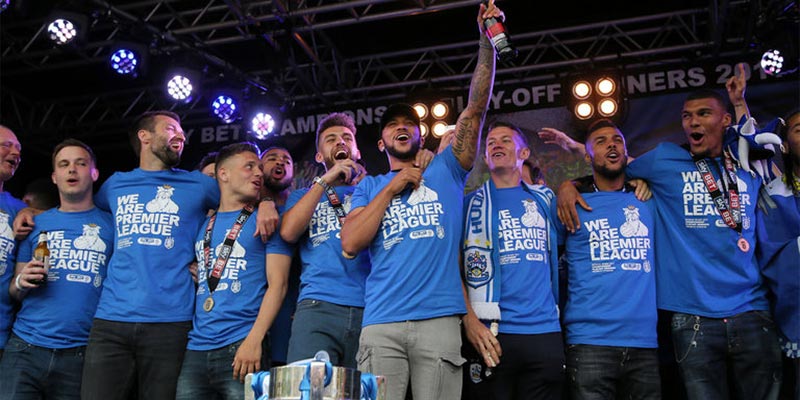 Leeds United football team celebrating on XXL Stagemobil stage