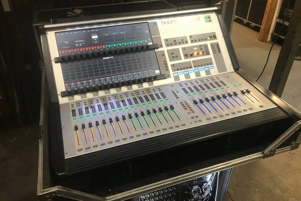 Soundcraft Vi1 32 Channel Digital Mixer in Custom Flightcase